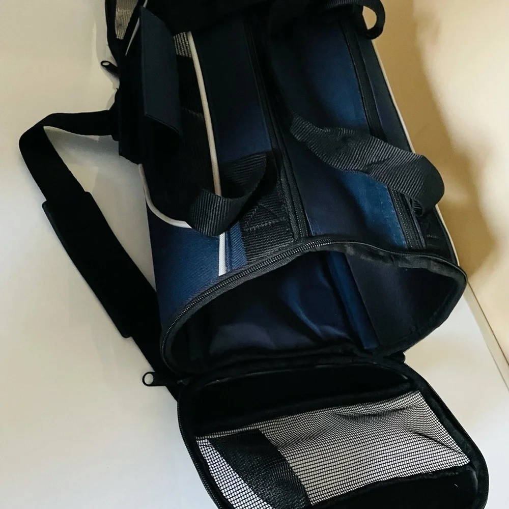 PET carrier Small dog/cat blue canvas/mesh with shoulder strap.